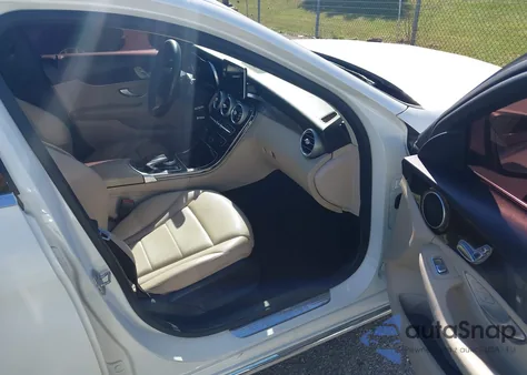 2015 Mercedes-Benz C 300 z USA, uszkodzony, nr VIN 55SWF4JBXFU087849